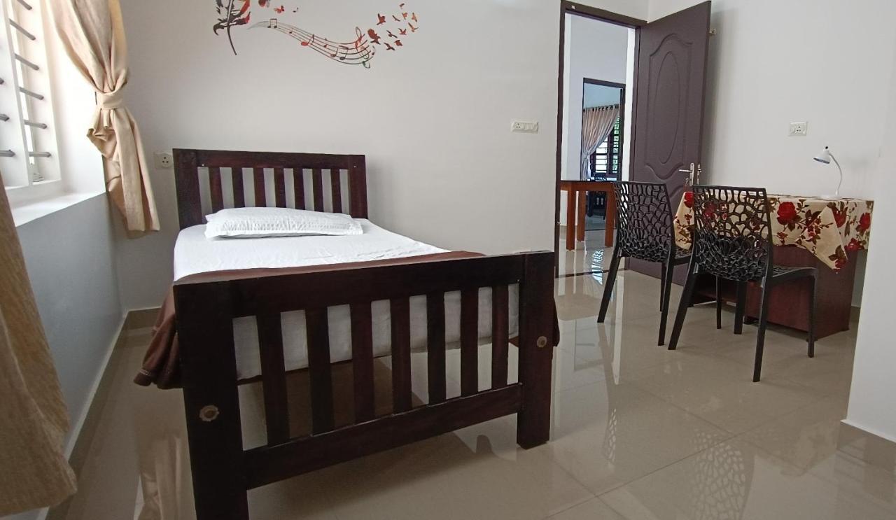Prakriti Homestay Fortkochi Air Conditioned Rooms Luaran gambar