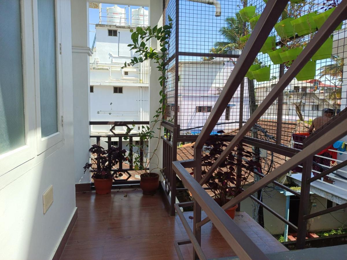 Prakriti Homestay Fortkochi Air Conditioned Rooms Luaran gambar