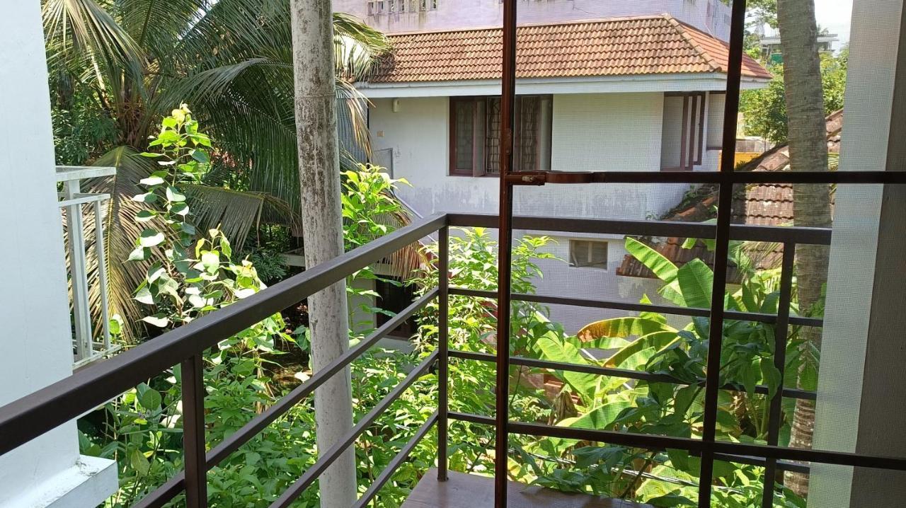 Prakriti Homestay Fortkochi Air Conditioned Rooms Luaran gambar